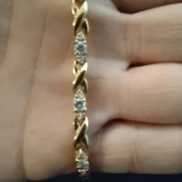 Elegant Gold and Silver Women's Bracelet - Picture 4 of 7